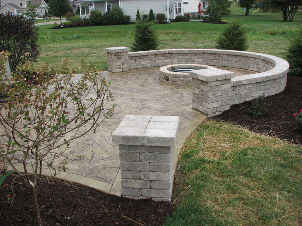 Decorative Seating Wall around Firepit
